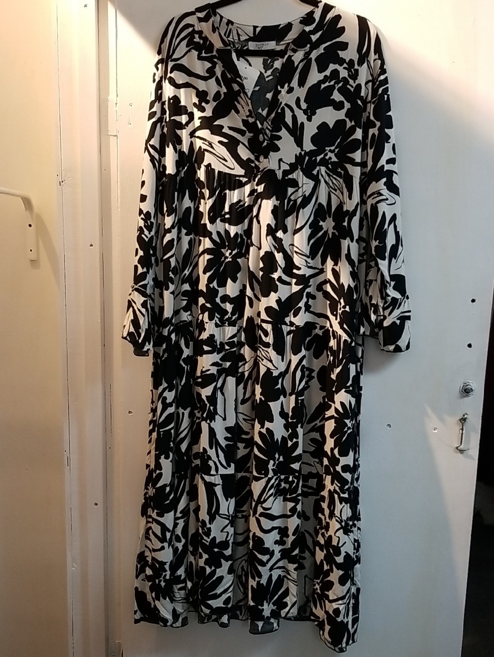 Pomelo Black and White Floral Tiered Maxi Dress